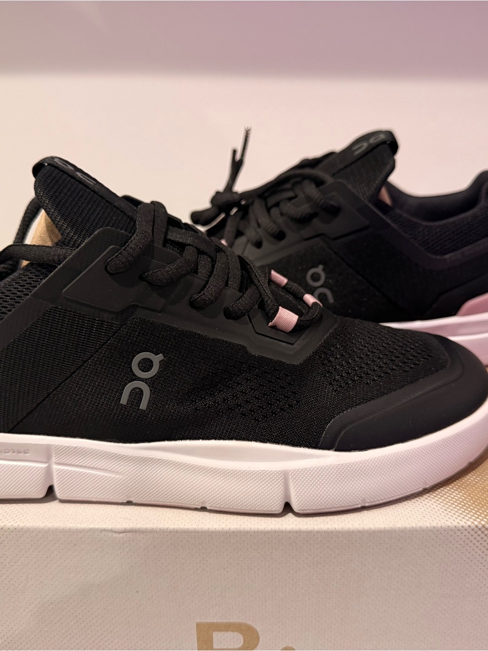 On Cloud THE ROGER Spin Low Top Lace-Up Athletic Sneakers Black/Zephyr Size 7W